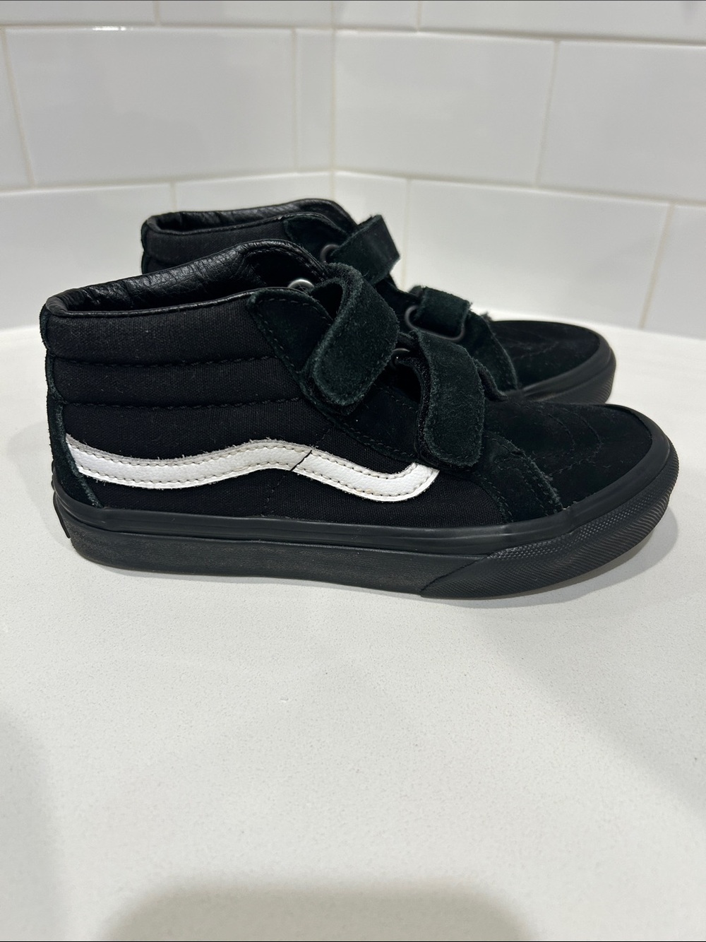Preloved Kids Vans Mid Sk8 Black And White Shoes! Size 1.5.